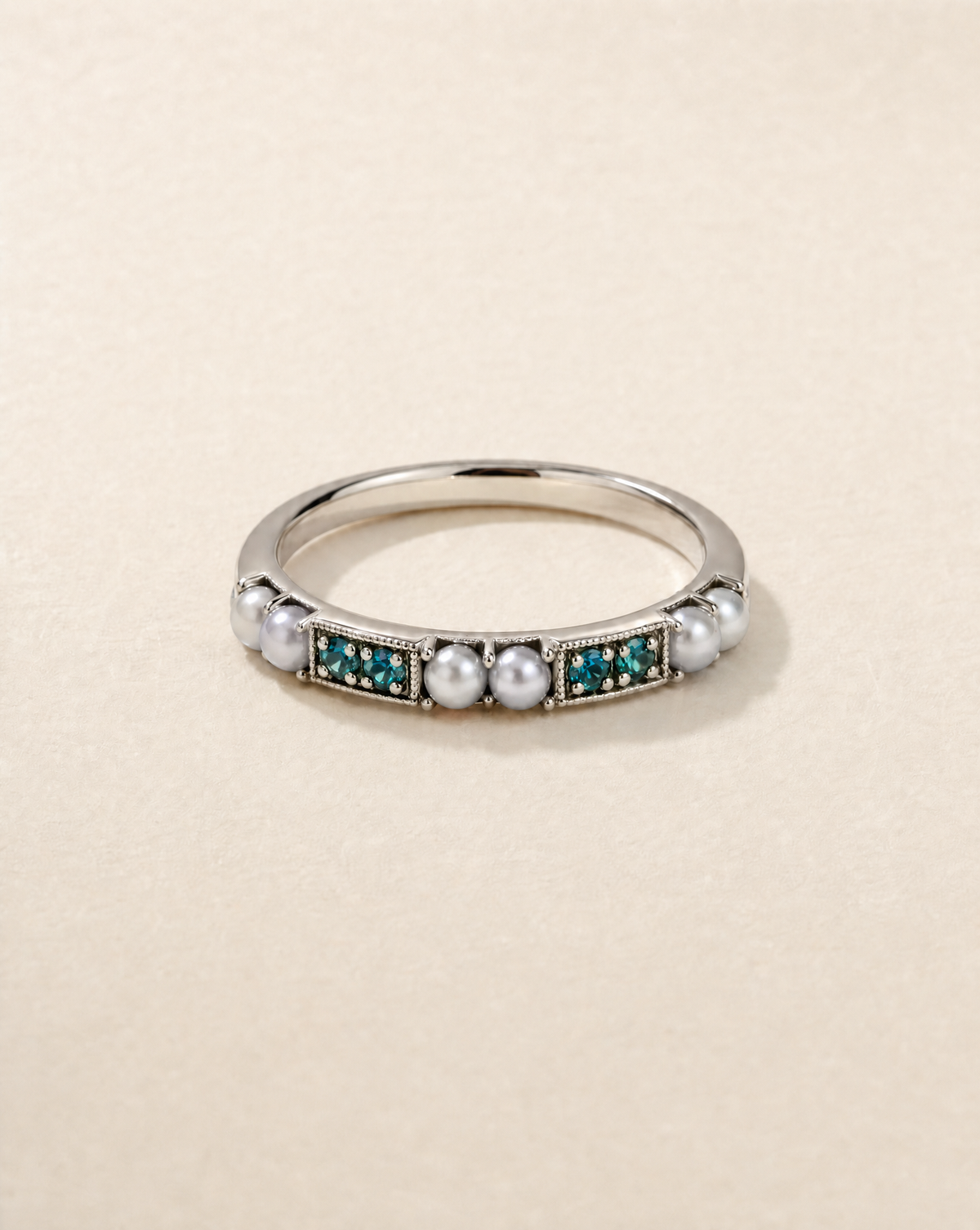 Emerald Gaze ring in 925 sterling silver, emerald and seed pearl eternity band, Regency-inspired ring