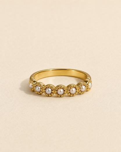 Daisy Chain ring in gold plated 925 silver, five seed pearls in scalloped settings, vintage-inspired stacking ring